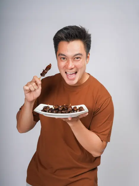 Baim Wong Kini Rambahi Usaha Bisnis Kuliner Sate Celup