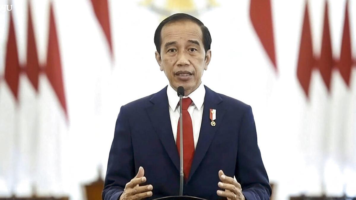 Mengkritik Presiden Jokowi