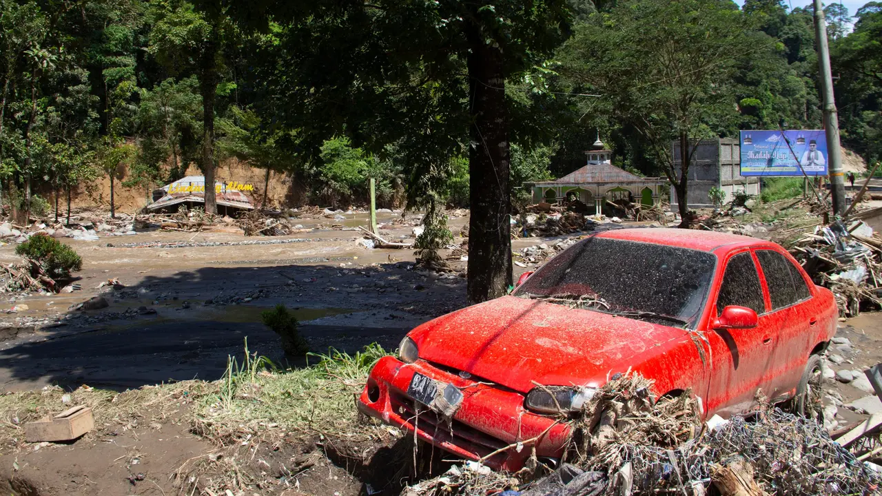 43 Orang Meninggal Akibat Banjir Bandang di Padang