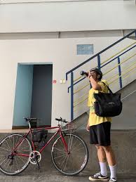 Seorang Pria Menerapkan Gaya Frugal Living