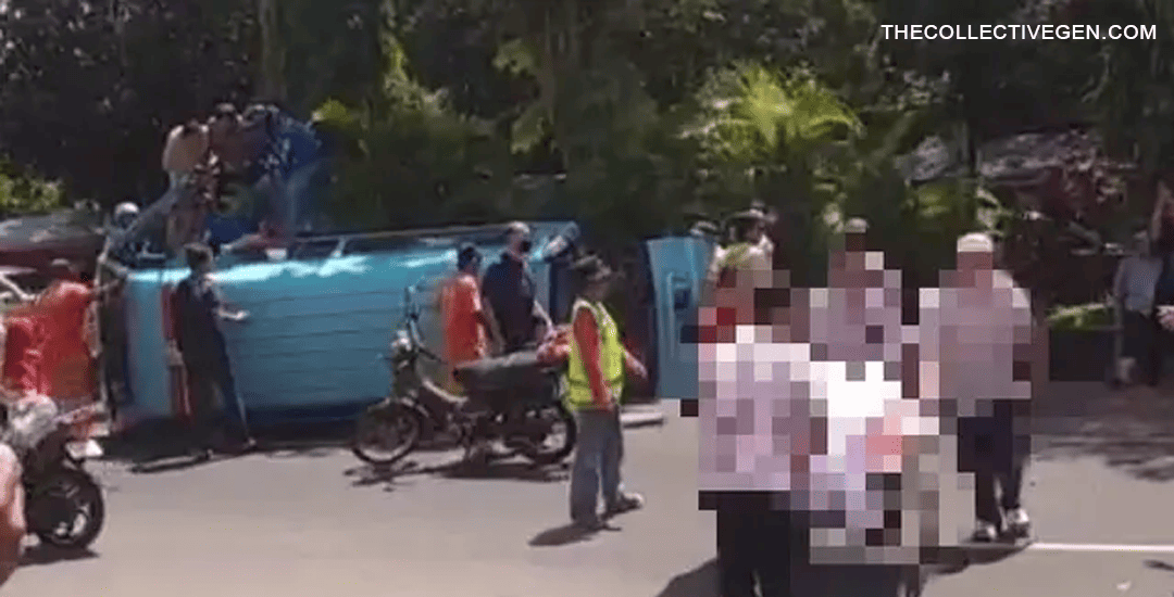 Viral di Jember: Mobil Ambulans Terguling di Jalan Raya